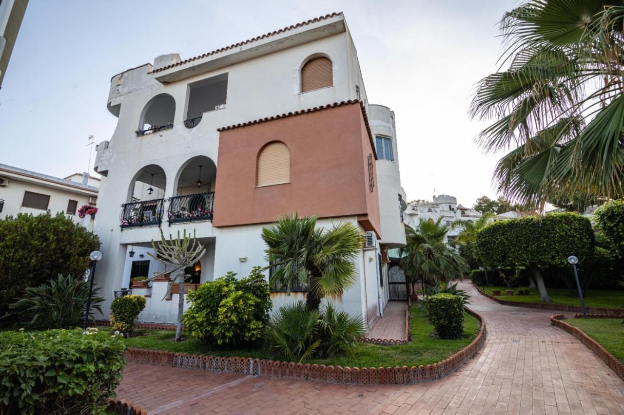 Courrier-House Apartamento Aci Castello Exterior foto